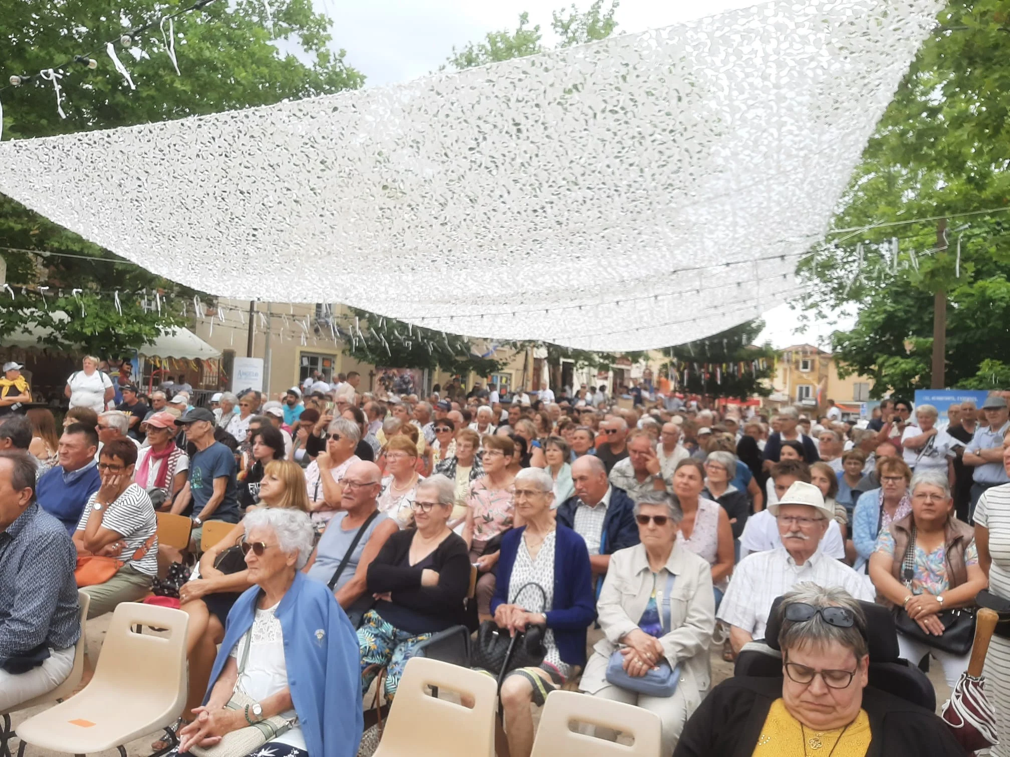 Public venu en nombre dimanche 6 juillet 